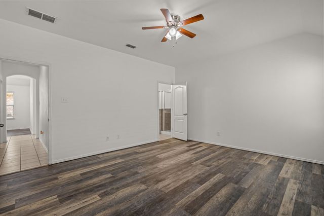 4716 Meadow Green Trail, Fort Worth, TX 76244