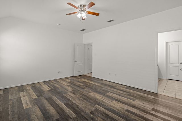 4716 Meadow Green Trail, Fort Worth, TX 76244