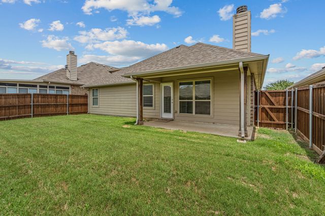 4716 Meadow Green Trail, Fort Worth, TX 76244