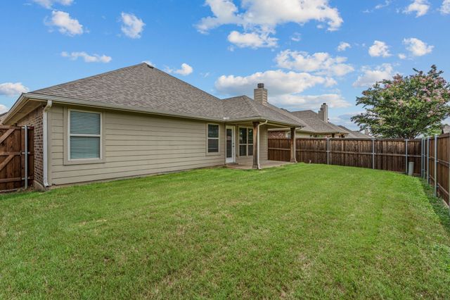 4716 Meadow Green Trail, Fort Worth, TX 76244