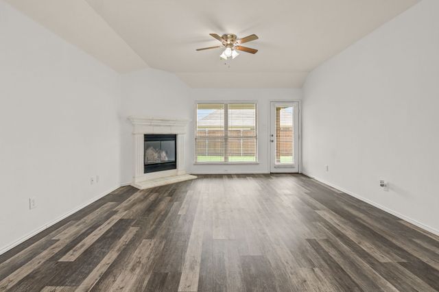 4716 Meadow Green Trail, Fort Worth, TX 76244