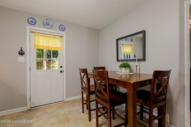 6805 E Manslick Rd, Louisville, KY 40228