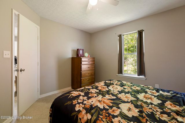 6805 E Manslick Rd, Louisville, KY 40228