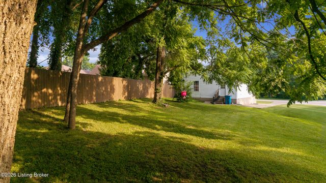 6805 E Manslick Rd, Louisville, KY 40228