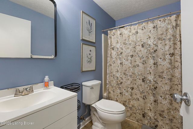 6805 E Manslick Rd, Louisville, KY 40228