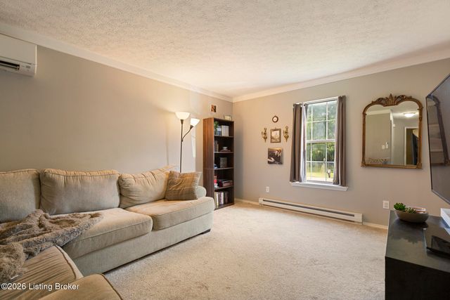 6805 E Manslick Rd, Louisville, KY 40228
