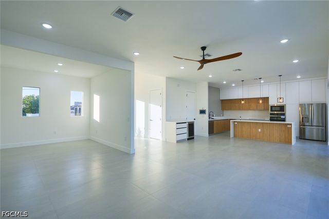 5 SW 26th PL, Cape Coral, FL 33991