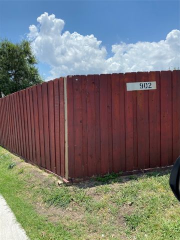 902 Maydelle Lane, Garland, TX 75042