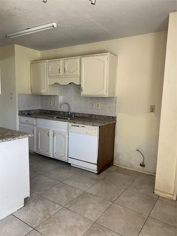 902 Maydelle Lane, Garland, TX 75042