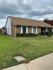902 Maydelle Lane, Garland, TX 75042