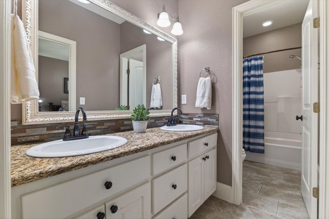 657 Hidden Lakes Boulevard, Gunter, TX 75058