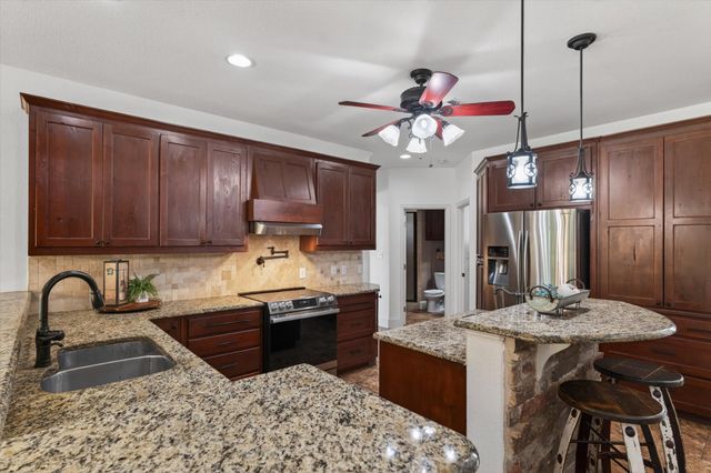 657 Hidden Lakes Boulevard, Gunter, TX 75058