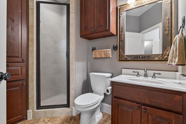 657 Hidden Lakes Boulevard, Gunter, TX 75058