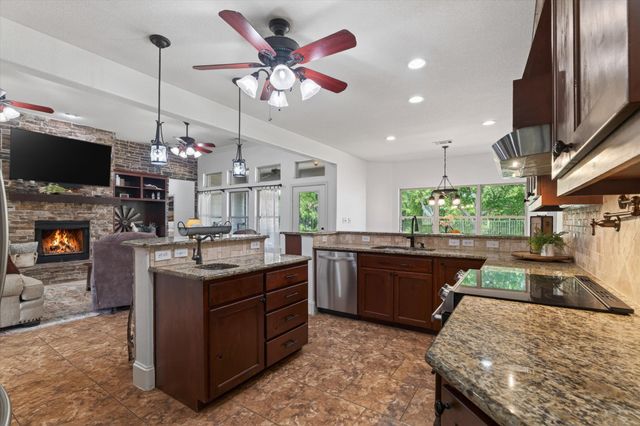 657 Hidden Lakes Boulevard, Gunter, TX 75058