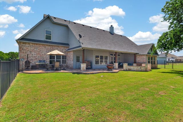 657 Hidden Lakes Boulevard, Gunter, TX 75058