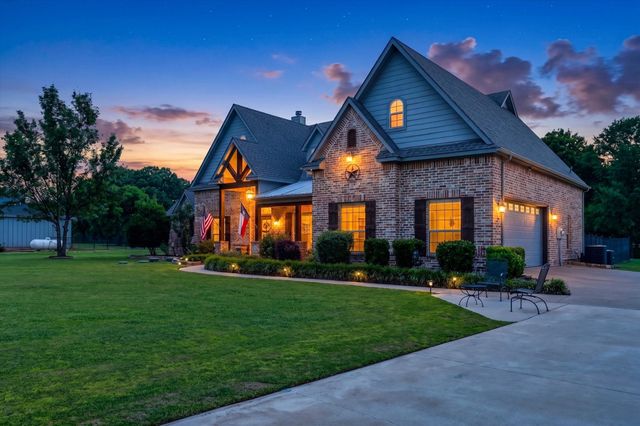 657 Hidden Lakes Boulevard, Gunter, TX 75058