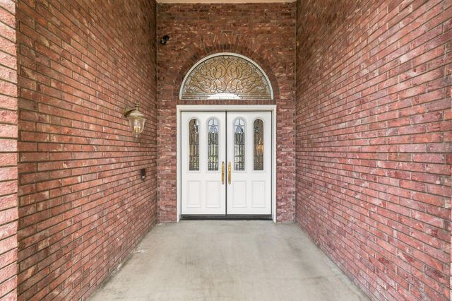 9008 Serrant Court, Bakersfield, CA 93311