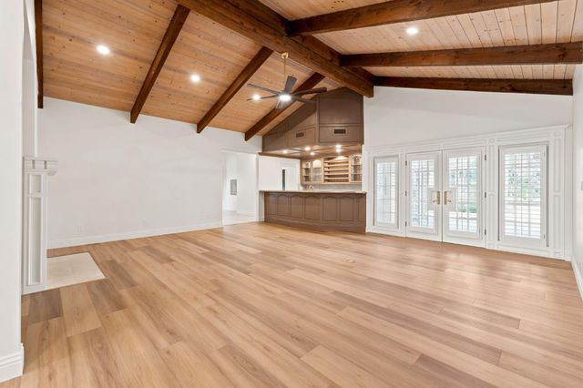 9008 Serrant Court, Bakersfield, CA 93311