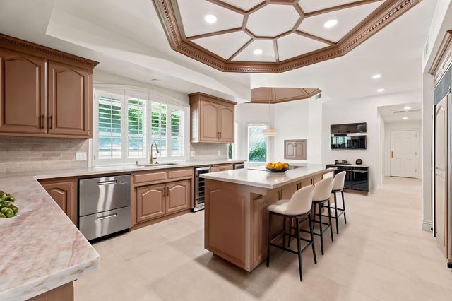 9008 Serrant Court, Bakersfield, CA 93311