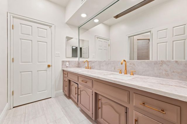 9008 Serrant Court, Bakersfield, CA 93311