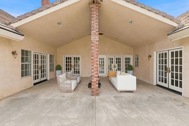 9008 Serrant Court, Bakersfield, CA 93311