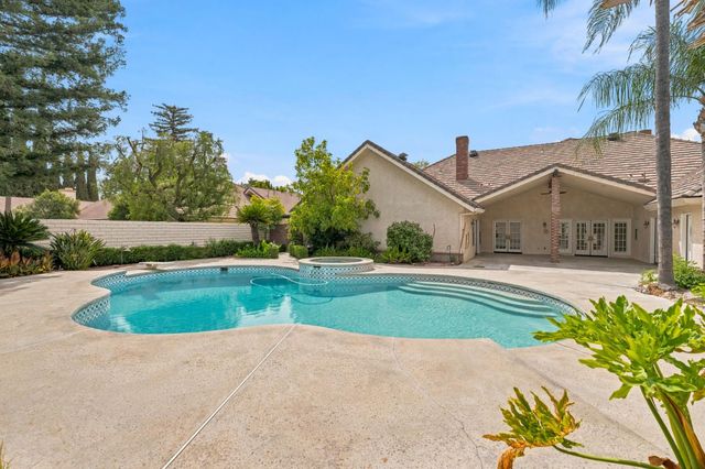 9008 Serrant Court, Bakersfield, CA 93311