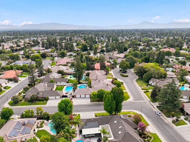 9008 Serrant Court, Bakersfield, CA 93311