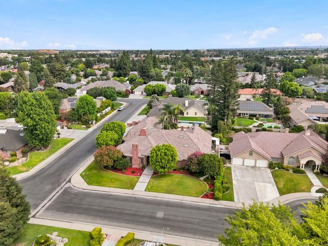 9008 Serrant Court, Bakersfield, CA 93311