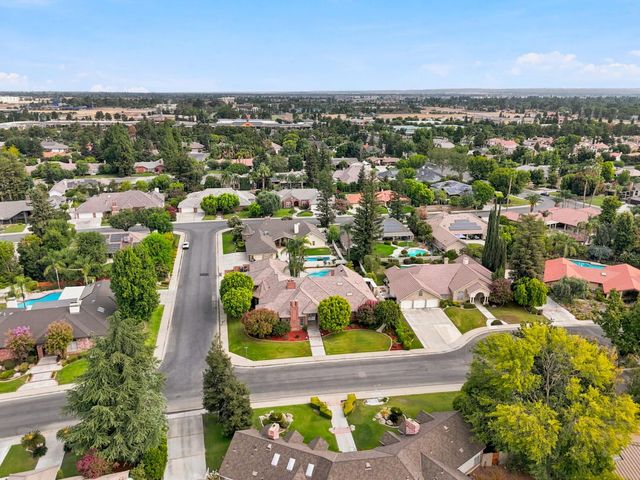 9008 Serrant Court, Bakersfield, CA 93311