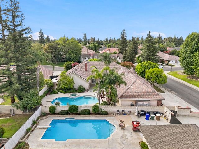 9008 Serrant Court, Bakersfield, CA 93311