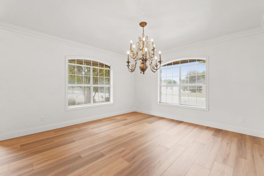 Image 17 of property listing at 9008 Serrant Court, Bakersfield, CA 93311