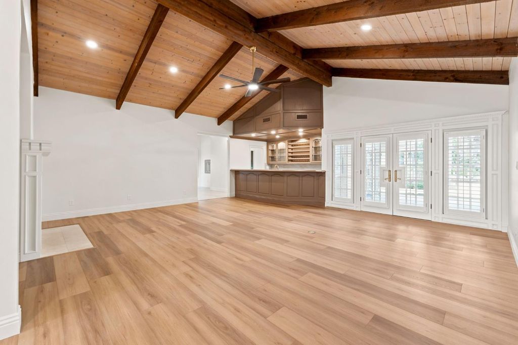 Image 19 of property listing at 9008 Serrant Court, Bakersfield, CA 93311