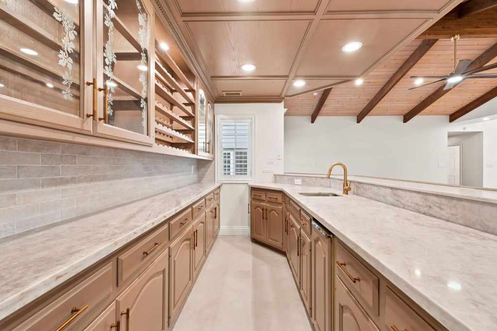 Image 23 of property listing at 9008 Serrant Court, Bakersfield, CA 93311