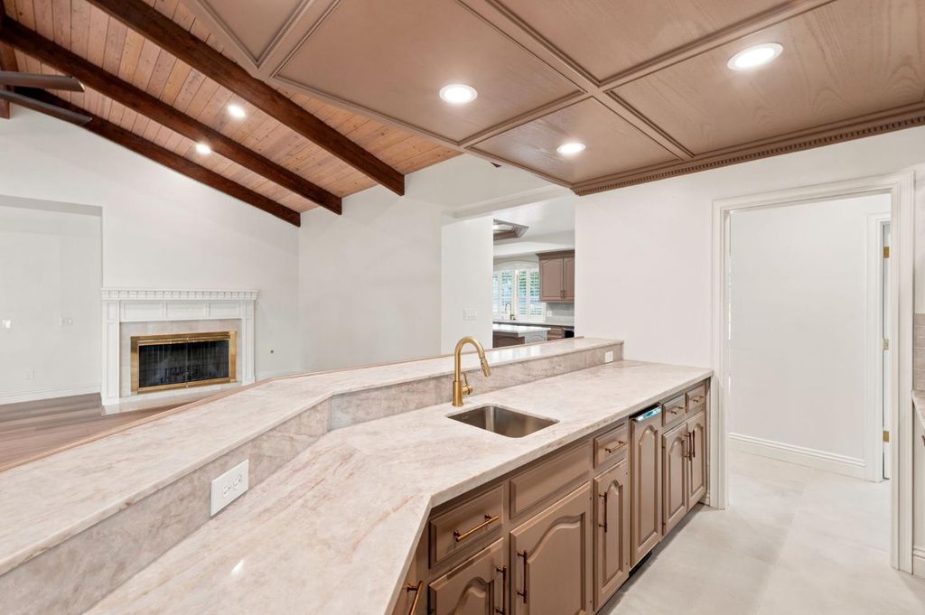 Image 24 of property listing at 9008 Serrant Court, Bakersfield, CA 93311
