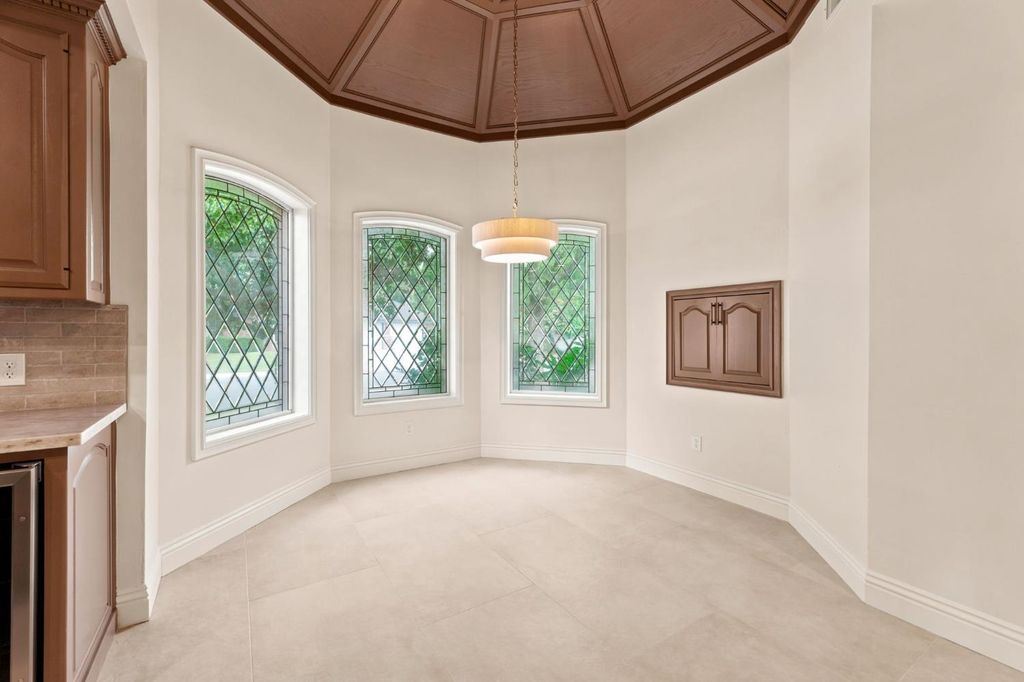Image 25 of property listing at 9008 Serrant Court, Bakersfield, CA 93311