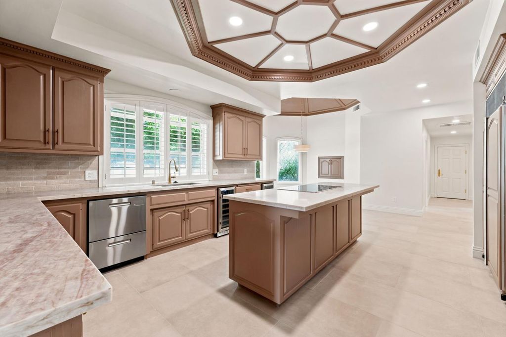 Image 28 of property listing at 9008 Serrant Court, Bakersfield, CA 93311