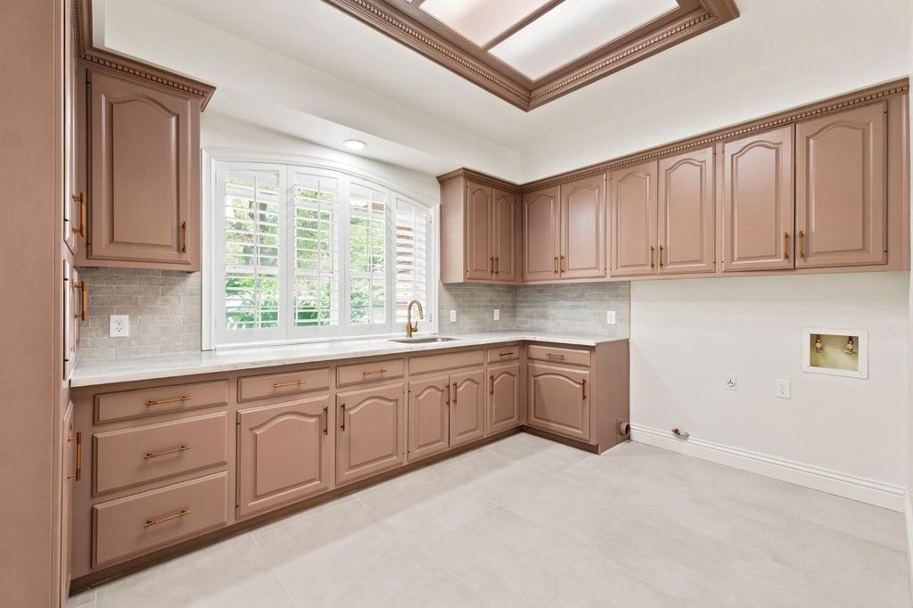 Image 30 of property listing at 9008 Serrant Court, Bakersfield, CA 93311