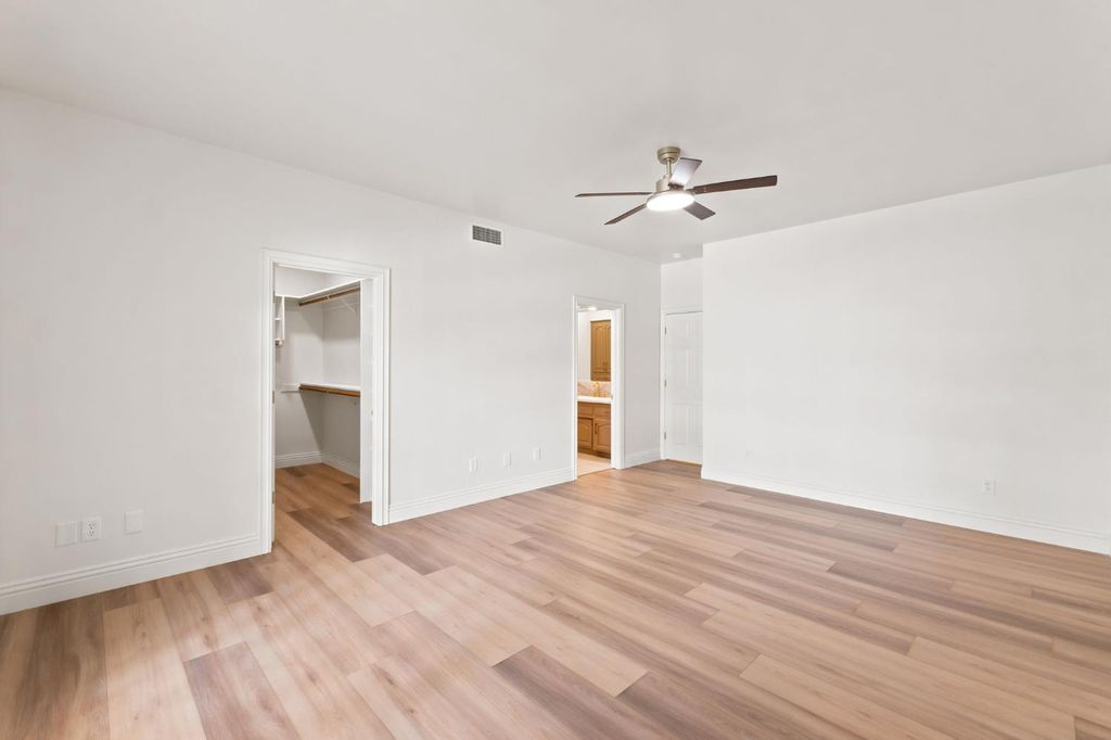 Image 41 of property listing at 9008 Serrant Court, Bakersfield, CA 93311