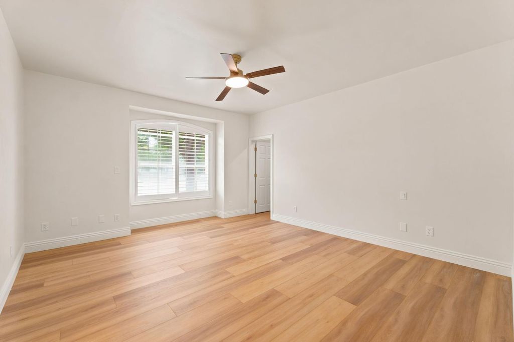 Image 45 of property listing at 9008 Serrant Court, Bakersfield, CA 93311
