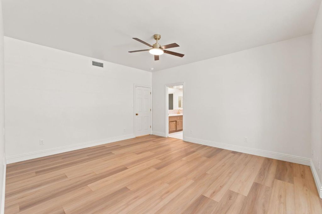 Image 46 of property listing at 9008 Serrant Court, Bakersfield, CA 93311
