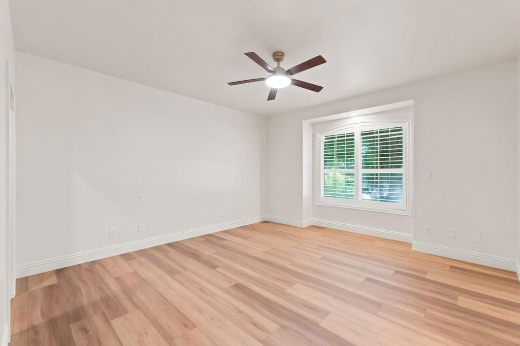 Image 49 of property listing at 9008 Serrant Court, Bakersfield, CA 93311