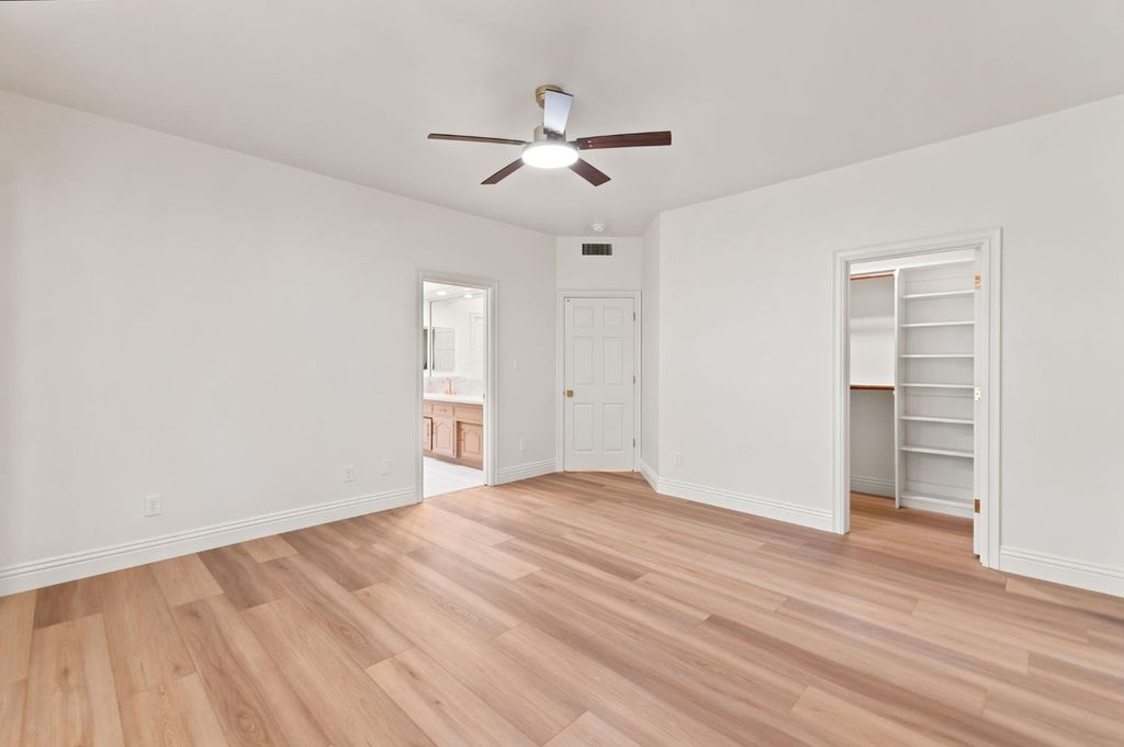 Image 50 of property listing at 9008 Serrant Court, Bakersfield, CA 93311