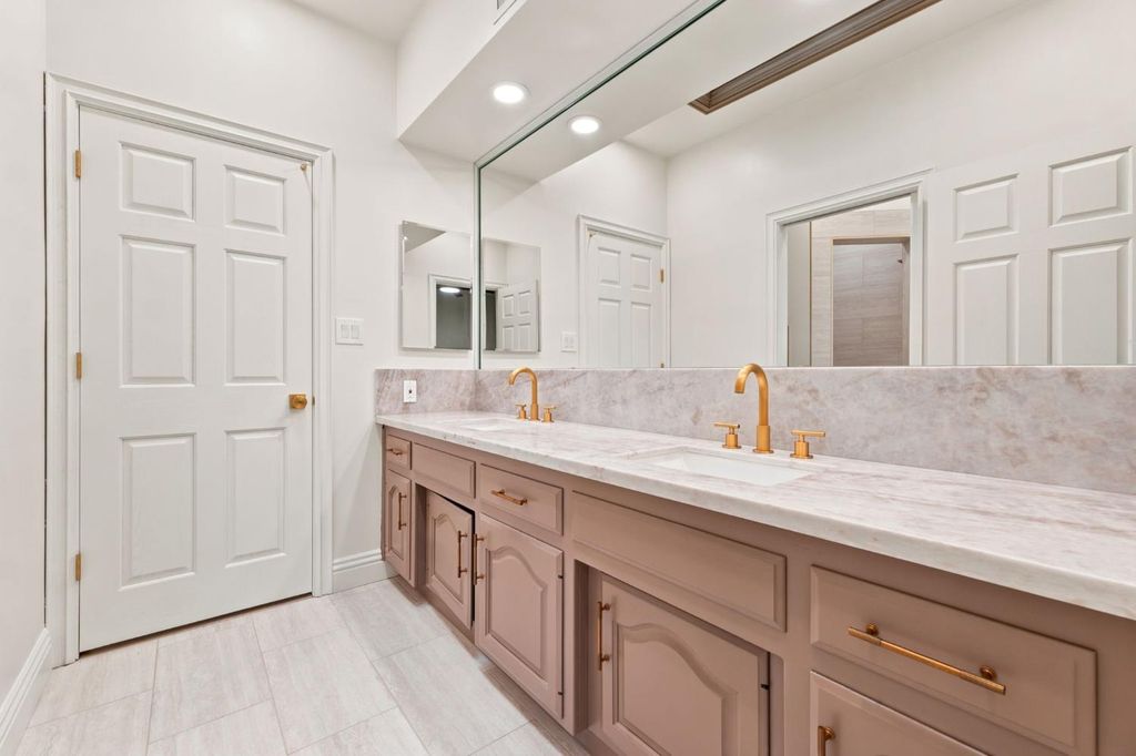 Image 51 of property listing at 9008 Serrant Court, Bakersfield, CA 93311