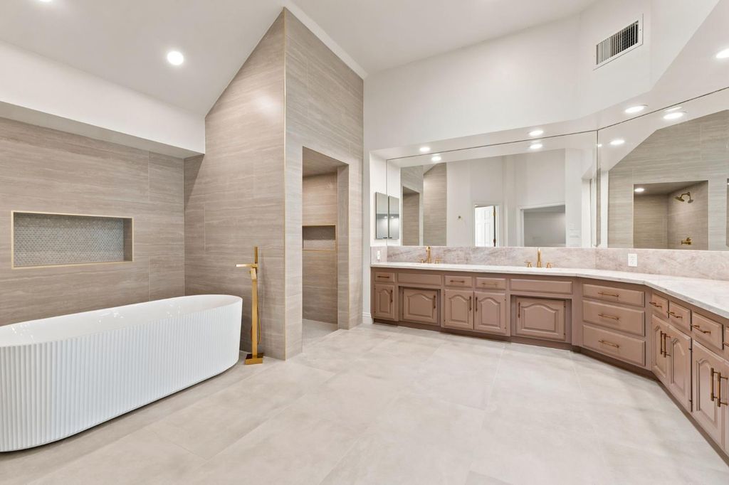 Image 57 of property listing at 9008 Serrant Court, Bakersfield, CA 93311