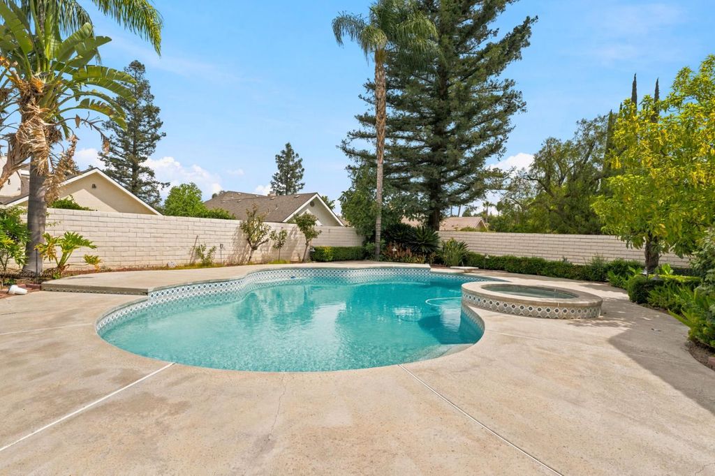 Image 59 of property listing at 9008 Serrant Court, Bakersfield, CA 93311