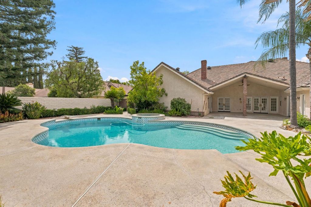 Image 60 of property listing at 9008 Serrant Court, Bakersfield, CA 93311