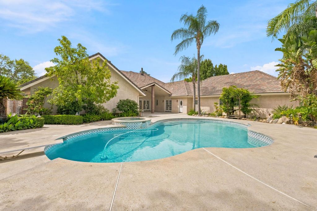 Image 61 of property listing at 9008 Serrant Court, Bakersfield, CA 93311
