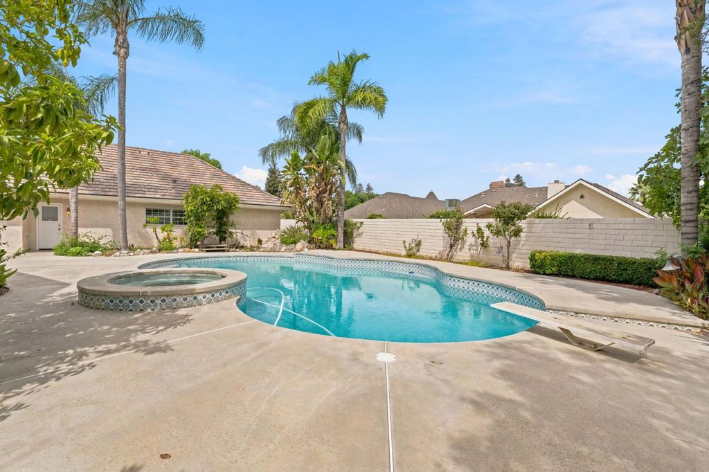 Image 62 of property listing at 9008 Serrant Court, Bakersfield, CA 93311