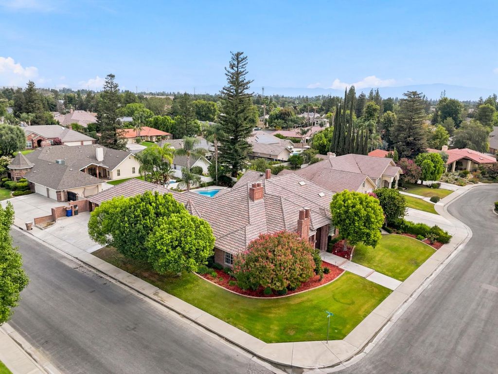 Image 64 of property listing at 9008 Serrant Court, Bakersfield, CA 93311