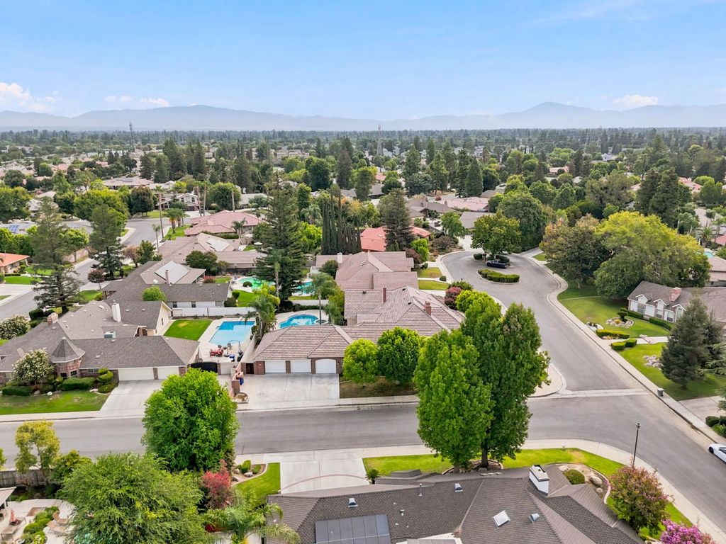 Image 66 of property listing at 9008 Serrant Court, Bakersfield, CA 93311